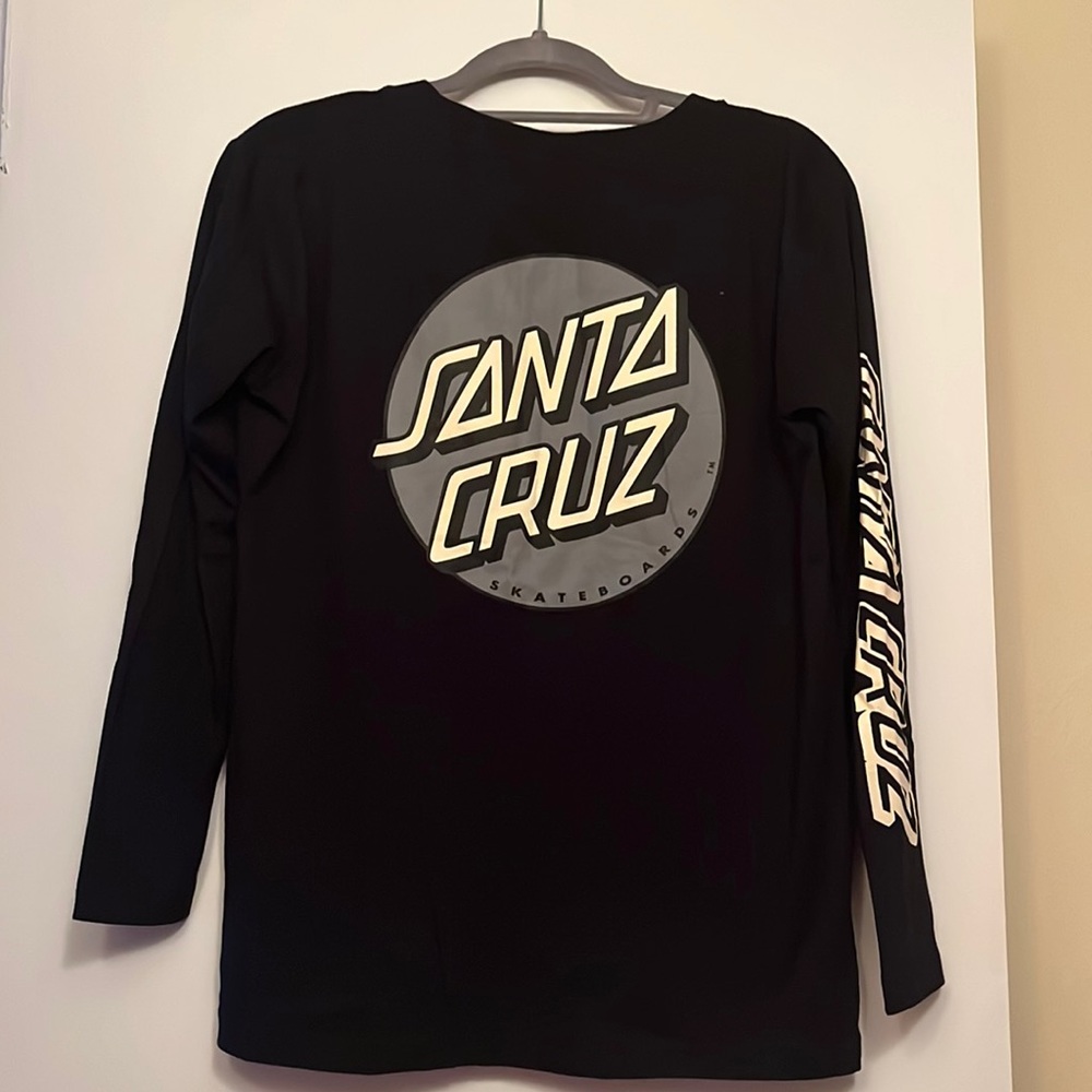 Black Santa Cruz long sleeve t shirt, very lightly worn/like new.
